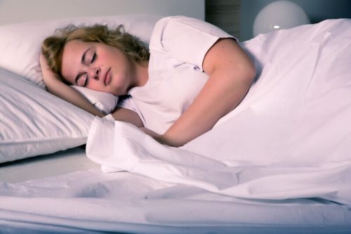 woman sleeping trying to lose weight