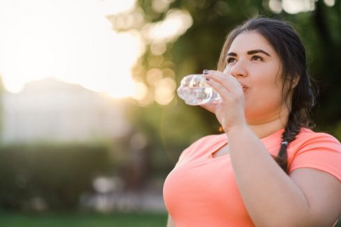 woman drinking water for blood sugar
